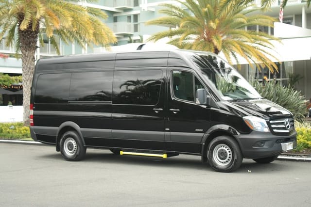 honolulu-airport-arrival-sprinter-van_1